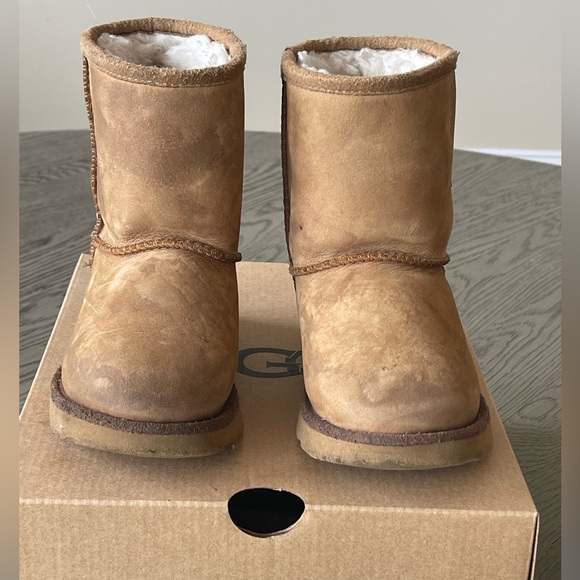 UGG Classic Short II Waterproof Boot~ size 10 Kids - Picture 6 of 9